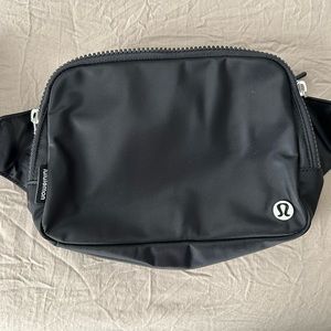 Lululemon everywhere belt bag size 2L